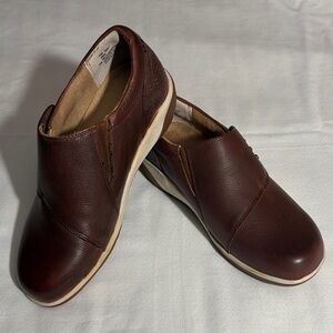 Halsa Anna Footwear Women's Brown Leather Clogs